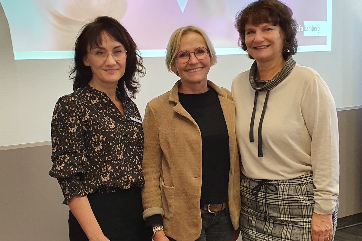 Partner des zweiten Seminars „Versorgungsmöglichkeiten nach Brustkrebs“ von Amoena und Ofa (v.l.): Claudia Horrer (Akademieleitung Amoena), Simone Söltzer (Sanitätshaus Aktuell) und Michaela Lundius (Akademieleitung Ofa). (Foto: Ofa)