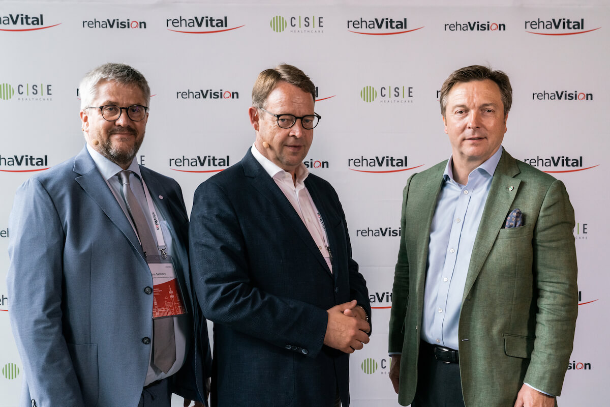 Rehavital-Geschäftsführer Jens Sellhorn (l.), Rehavital-Aufsichtsratsvorsitzender Detlef Möller (Stolle Sanitätshaus) und Hartmut Goldboom (r., Direktor Gesellschafterentwicklung Hagebau) (Foto: Rehavital)