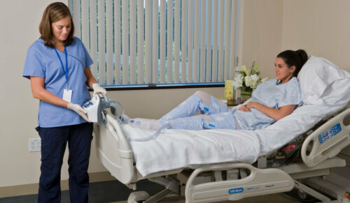 Thromboembolieprophylaxe mit Intermittierender Pneumatischer Kompression (Foto: Cardinal Health Germany 507)