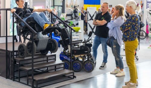 Hilfsmittel testen und vergleichen: Die Rehab bot dafür viele Möglichkeiten. (Foto: Karlsruher Messe/Jürgen Rösner)